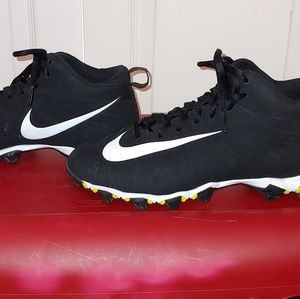 Men's football cleats size 9.5W